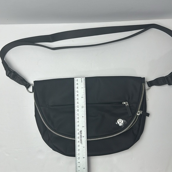 NWOT Lululemon All night Bag Black - Picture 7 of 17